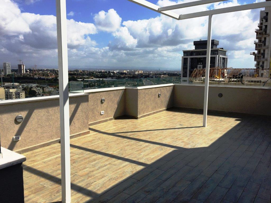 A real estate agency in Ramat Gan. 